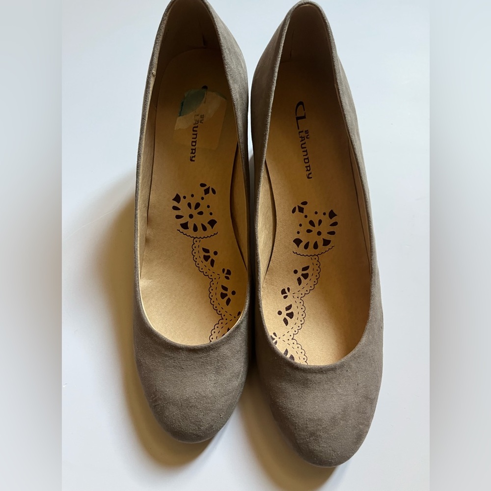 Grey suede pumps. Work business.CL by Laundry